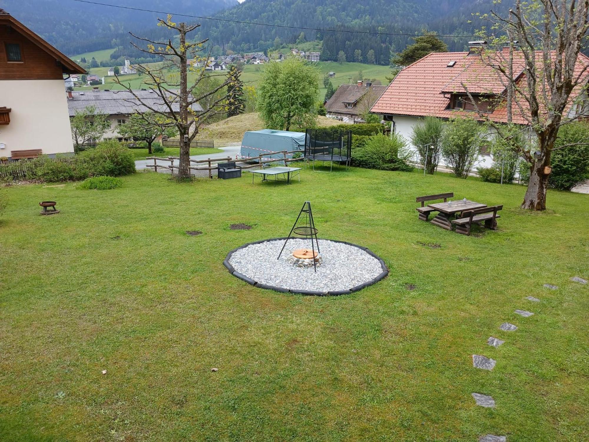 Pension & Apartments Weissbriach Exterior photo