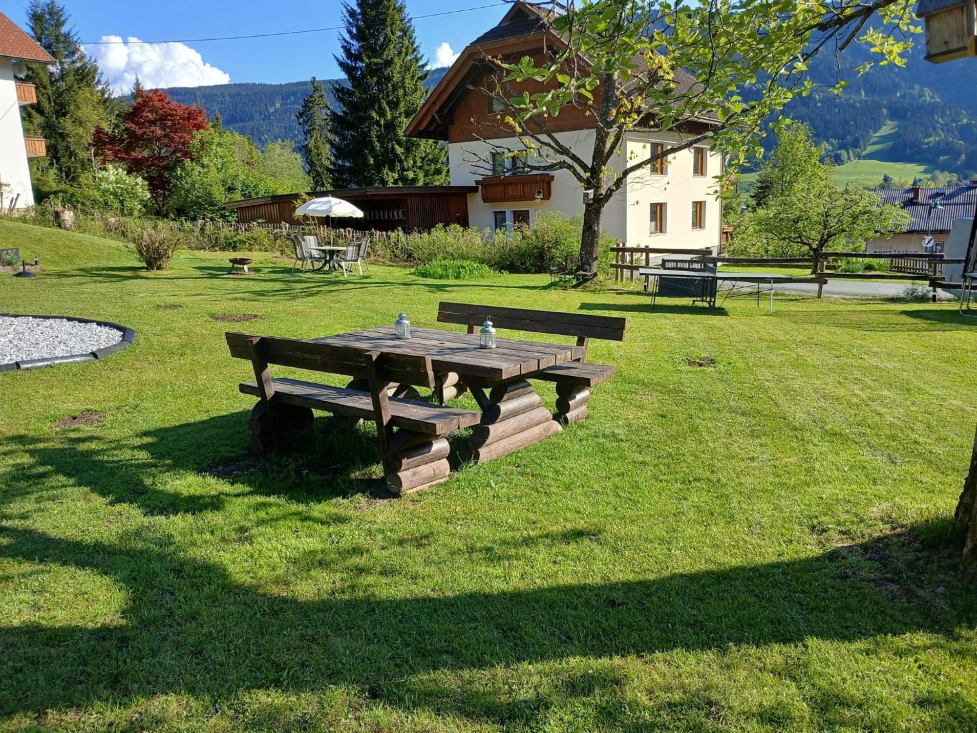 Pension & Apartments Weissbriach Exterior photo